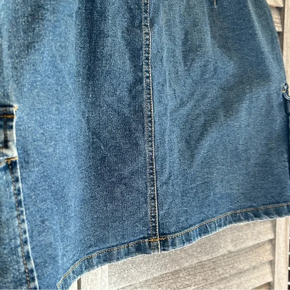 LOVE TREE Blue Denim Mini Skirt With Pockets Women’s Misses/Juniors Size L - Picture 3 of 7